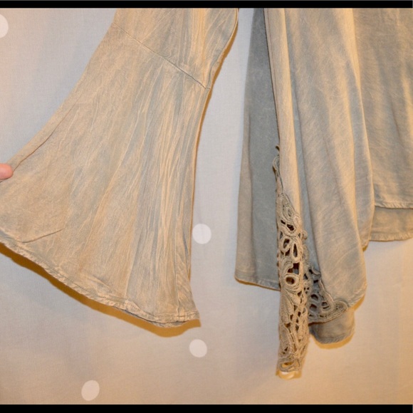 Altar’d State top - Picture 2 of 4